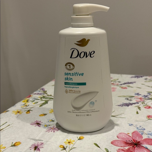 Dove Sensitive Skin Body Wash new large bottle - Picture 1 of 3